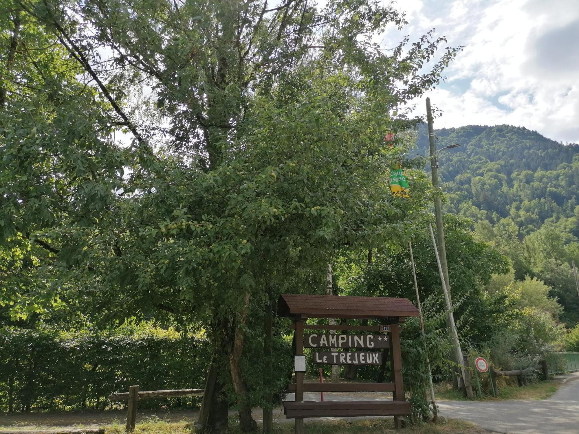 Camping Le Trejeux - Petit Chalet Thônes Екстериор снимка